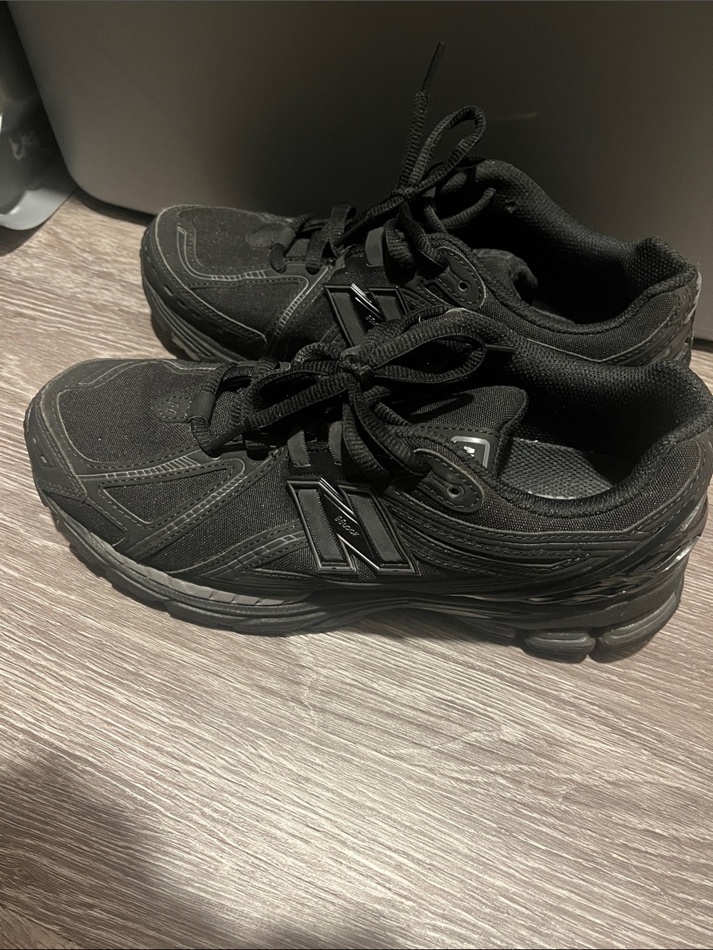New Balance Men's Black Athletic Sneakers
